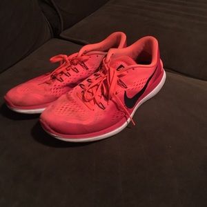 Nike Runnings Shoes (size 11.5)